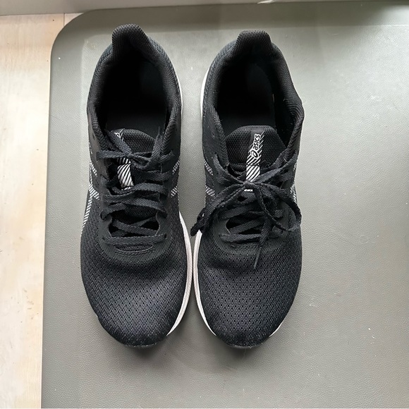 ASICS Men’s Black and White Sneakers 9.5 - Picture 1 of 6